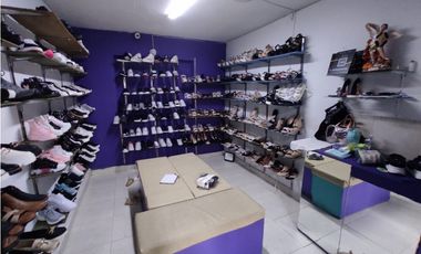 CASA LOTE EN VENTA MANRIQUE CENTRAL