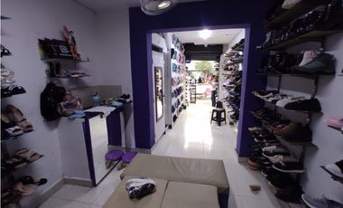 CASA LOTE EN VENTA MANRIQUE CENTRAL