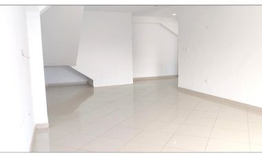 I025033 - LOCAL DE ESTRENO - CALLERIA