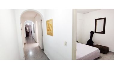 CASA EN VENTA AL FRENTE DE LA ESTACIÓN DEL METRO DE SAN JAVIER