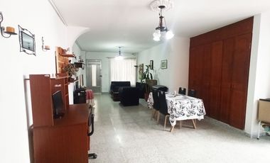 CASA EN VENTA AL FRENTE DE LA ESTACIÓN DEL METRO DE SAN JAVIER