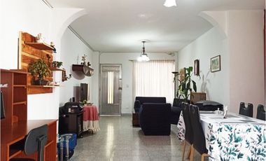 CASA EN VENTA AL FRENTE DE LA ESTACIÓN DEL METRO DE SAN JAVIER