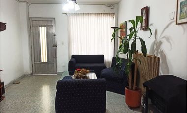 CASA EN VENTA AL FRENTE DE LA ESTACIÓN DEL METRO DE SAN JAVIER