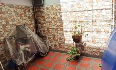 CASA EN VENTA AL FRENTE DE LA ESTACIÓN DEL METRO DE SAN JAVIER