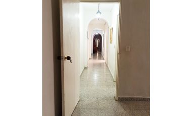 CASA EN VENTA AL FRENTE DE LA ESTACIÓN DEL METRO DE SAN JAVIER