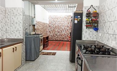 CASA EN VENTA AL FRENTE DE LA ESTACIÓN DEL METRO DE SAN JAVIER