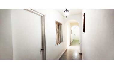 CASA EN VENTA AL FRENTE DE LA ESTACIÓN DEL METRO DE SAN JAVIER