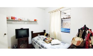 CASA EN VENTA AL FRENTE DE LA ESTACIÓN DEL METRO DE SAN JAVIER