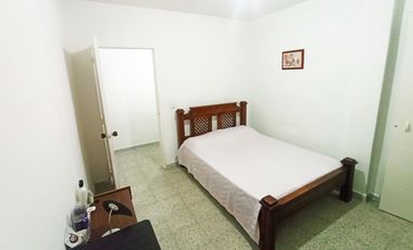 CASA EN VENTA AL FRENTE DE LA ESTACIÓN DEL METRO DE SAN JAVIER