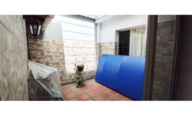 CASA EN VENTA AL FRENTE DE LA ESTACIÓN DEL METRO DE SAN JAVIER