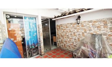 CASA EN VENTA AL FRENTE DE LA ESTACIÓN DEL METRO DE SAN JAVIER