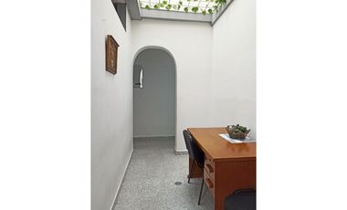CASA EN VENTA AL FRENTE DE LA ESTACIÓN DEL METRO DE SAN JAVIER