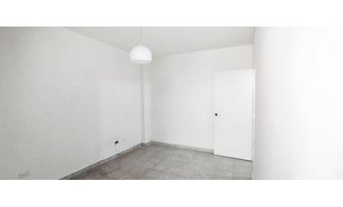 CASA EN VENTA AL FRENTE DE LA ESTACIÓN DEL METRO DE SAN JAVIER