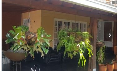 CASA DE TRES NIVELES EN VENTA POBLADO