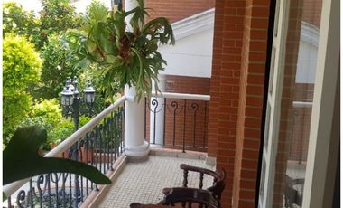 CASA DE TRES NIVELES EN VENTA POBLADO