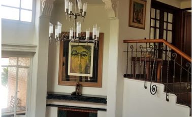 CASA DE TRES NIVELES EN VENTA POBLADO