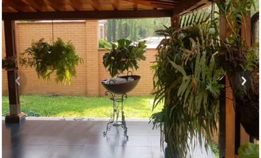 CASA DE TRES NIVELES EN VENTA POBLADO