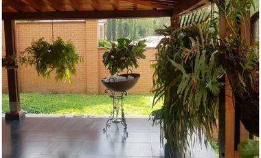 CASA DE TRES NIVELES EN VENTA POBLADO