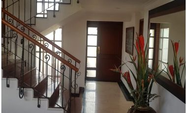 CASA DE TRES NIVELES EN VENTA POBLADO