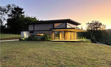 CASA EN VENTA PARCELACIÓN EXCLUSIVA EL RETIRO