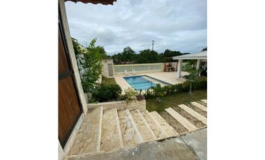 CABAÑA EN VENTA CON PISCINA PRIVADA A PUERTA CERRADA EN COVEÑAS