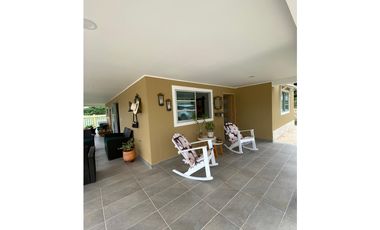 CABAÑA EN VENTA CON PISCINA PRIVADA A PUERTA CERRADA EN COVEÑAS