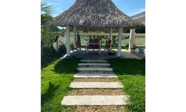 CABAÑA EN VENTA CON PISCINA PRIVADA A PUERTA CERRADA EN COVEÑAS