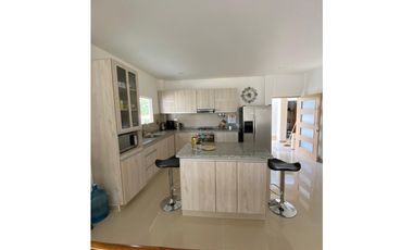 CABAÑA EN VENTA CON PISCINA PRIVADA A PUERTA CERRADA EN COVEÑAS