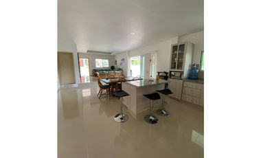 CABAÑA EN VENTA CON PISCINA PRIVADA A PUERTA CERRADA EN COVEÑAS