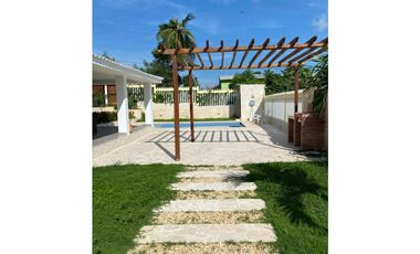 CABAÑA EN VENTA CON PISCINA PRIVADA A PUERTA CERRADA EN COVEÑAS