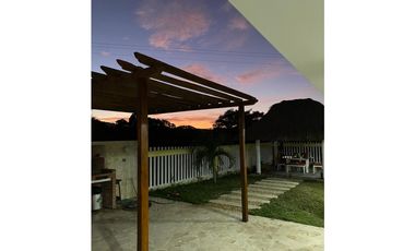 CABAÑA EN VENTA CON PISCINA PRIVADA A PUERTA CERRADA EN COVEÑAS