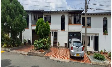 CASA DE DOS NIVELES EN VENTA ENVIGADO, ALCAL