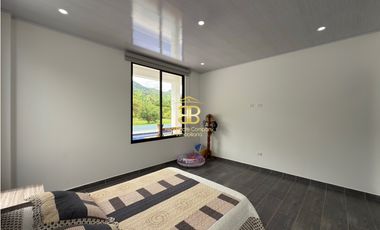 SE VENDE CASA EN LA VEGA VEREDA UCRANIA BAJA