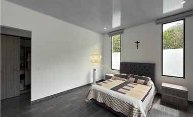 SE VENDE CASA EN LA VEGA VEREDA UCRANIA BAJA