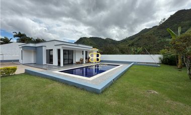 SE VENDE CASA EN LA VEGA VEREDA UCRANIA BAJA