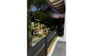 VENTA DE MODERNA CASA EN UNIDAD CERRADA EN GUARNE