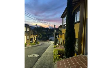 VENTA DE MODERNA CASA EN UNIDAD CERRADA EN GUARNE
