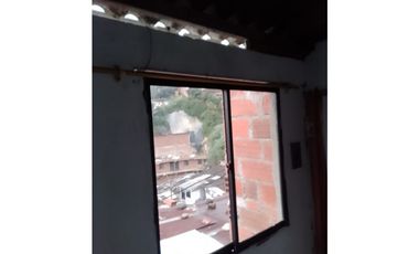 Venta de casa + apartaestudios