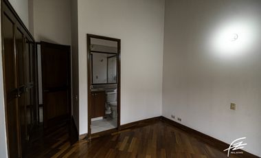 CASA EN VENTA EN EL POBLADO, MEDELLN