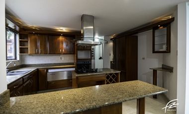 CASA EN VENTA EN EL POBLADO, MEDELLN