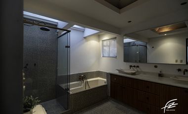 CASA EN VENTA EN EL POBLADO, MEDELLN
