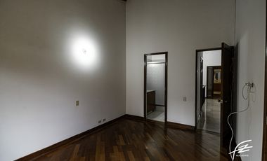 CASA EN VENTA EN EL POBLADO, MEDELLN