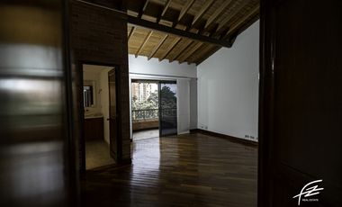 CASA EN VENTA EN EL POBLADO, MEDELLN