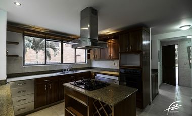 CASA EN VENTA EN EL POBLADO, MEDELLN