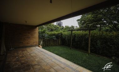 CASA EN VENTA EN EL POBLADO, MEDELLN