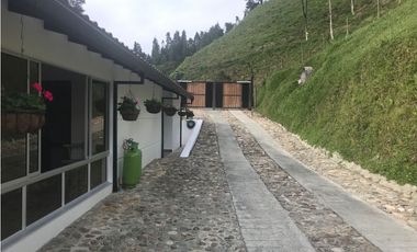 CASA CAMPESTRE EN VENTA, VARIANTE DE CALDAS