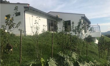 CASA CAMPESTRE EN VENTA, VARIANTE DE CALDAS