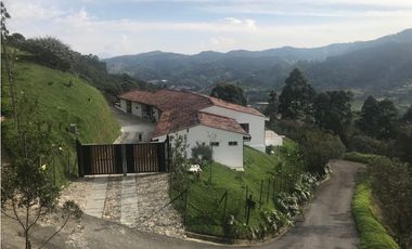 CASA CAMPESTRE EN VENTA, VARIANTE DE CALDAS