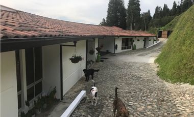 CASA CAMPESTRE EN VENTA, VARIANTE DE CALDAS