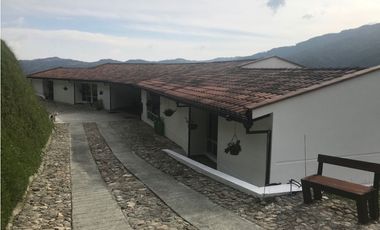 CASA CAMPESTRE EN VENTA, VARIANTE DE CALDAS